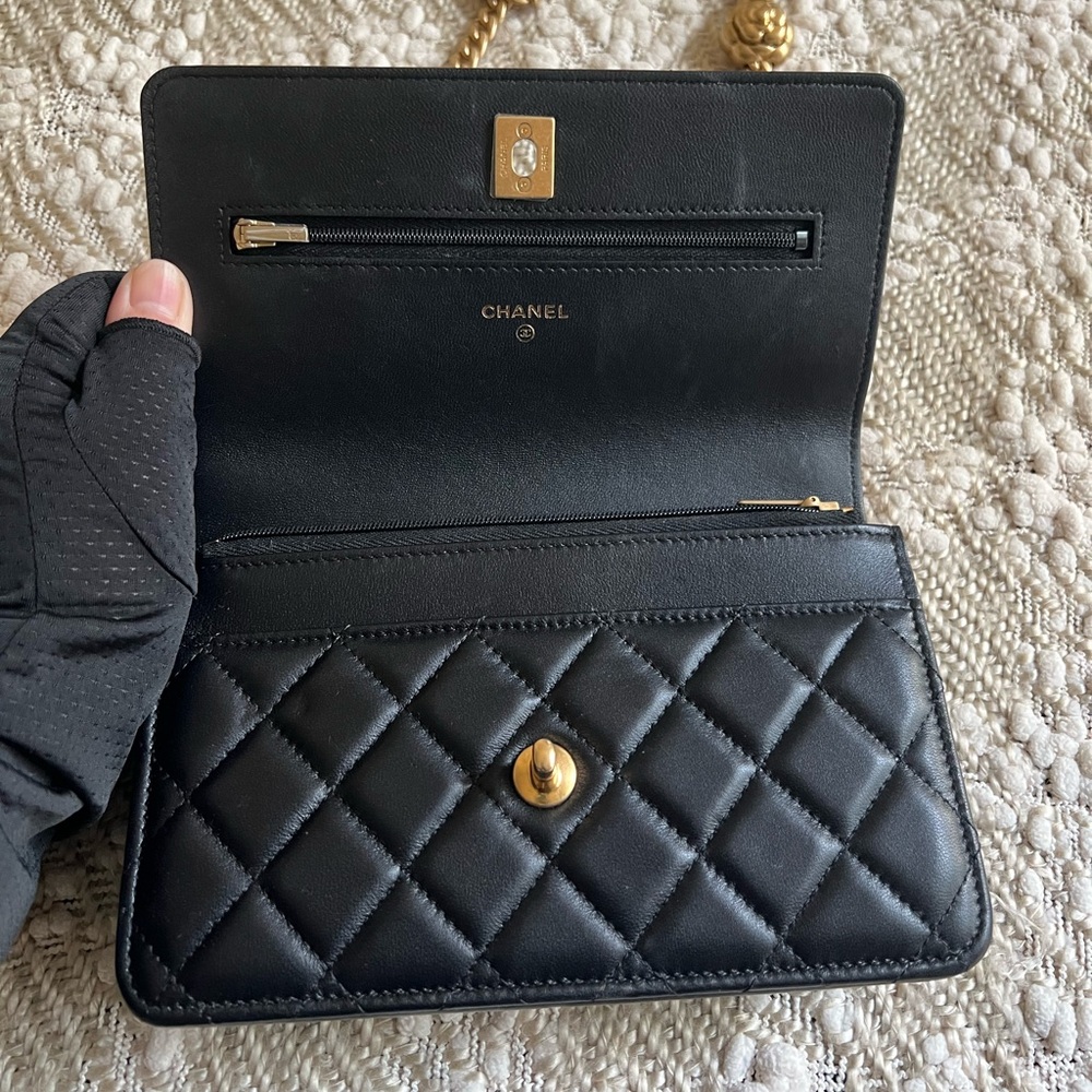 CHANEL Wallet on Chain - Picture 3 of 16